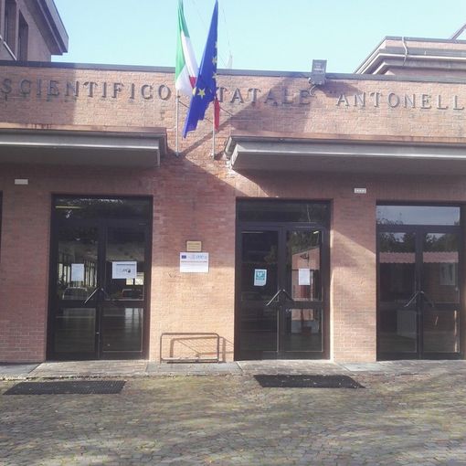 Sospesa fino alla fine dell’anno scolastico la prof no mask dell’Antonelli