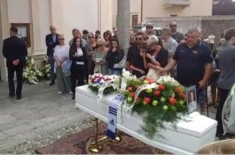 Cureggio ha dato oggi l'ultimo saluto a Yoan