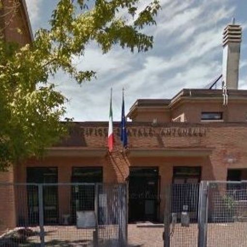 Norme anti Covid al liceo “Antonelli”, litigio tra preside e insegnante, la dirigente chiama il 112