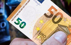 Controlli sull'uso del contante: chi movimenta più di 10 mila euro al mese verrà posto sotto la lente d'ingrandimento dei funzionari di Bankitalia