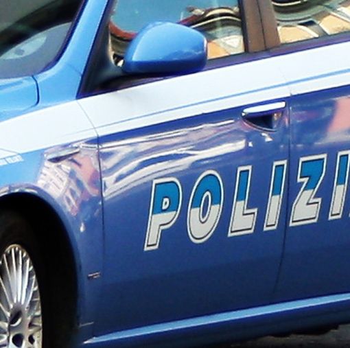 Usava una cabina elettrica per spacciare cocaina ed eroina, arrestato 46enne