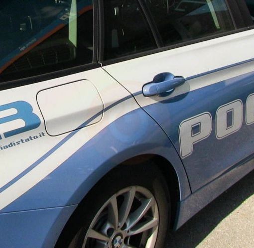 Novara, volante della Polizia si schianta durante un intervento per furto in atto