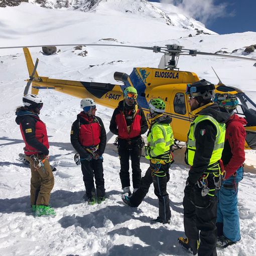 Cade in un crepaccio sul Monte Rosa, dodicenne trasportato al Regina Margherita dal Soccorso Alpino