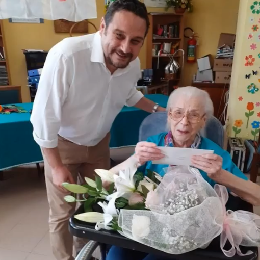 Festa alla Pia casa &quot;Divina provvidenza&quot; per i 105 anni di Elsa Apuini