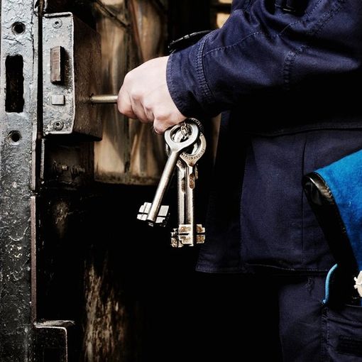 Notizie dal Piemonte. Detenuti torturati al carcere di Torino: arresti domiciliari per 6 agenti penitenziari