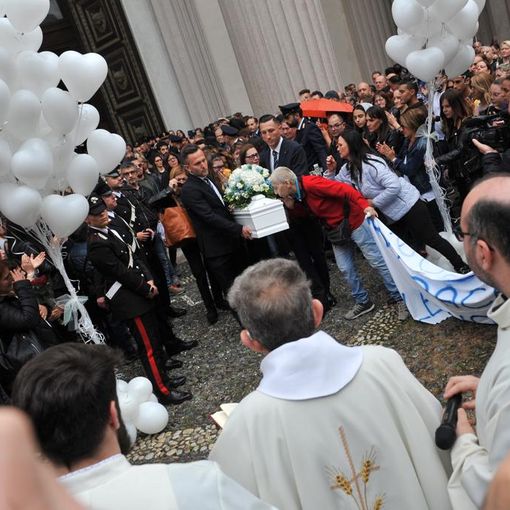 A Novara lo straziante addio al piccolo Leonardo