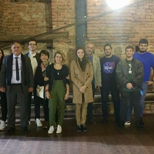 “Amate la scienza, vi sorprenderà”. L’astrofisico Luca Perri a Novara