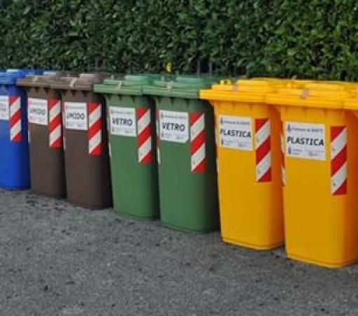 Raccolta differenziata: a Trecate si distribuiscono i sacchi