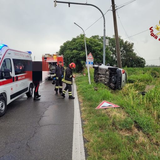 Incidente stradale a Cameri: ferito soccorso dai vigili del fuoco e trasportato in ospedale