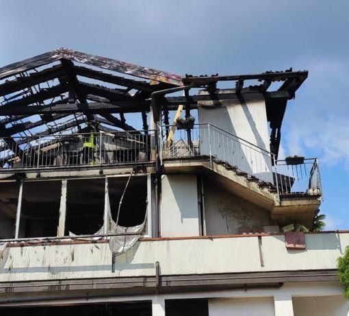 Incendio devastante distrugge abitazione a Cureggio