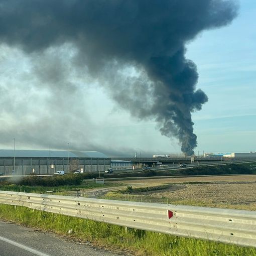 Incendio alla Kemi srl, Canelli: &quot;Rimanete in casa&quot;