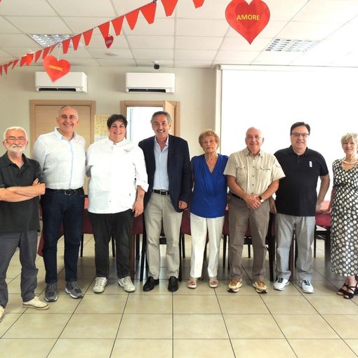Cena “Dona un sorriso”: il comitato rione San Bernardo consegna il ricavato all’Auser