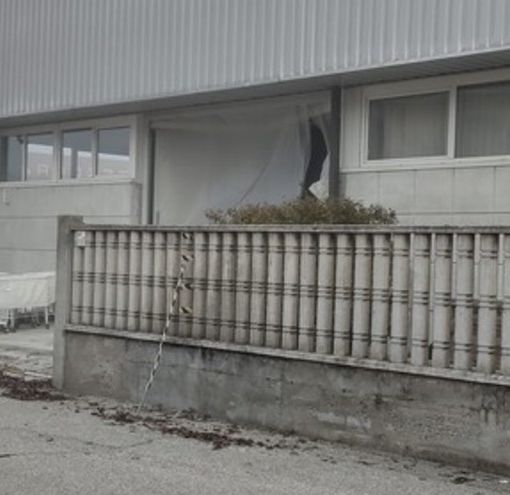 Mede: assalto allo stabilimento Loro Piana, i banditi sequestrano il vigilantes e fuggono con il bottino