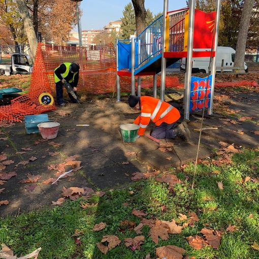 Nei parchi di Novara arrivano i nuovi giochi per i bambini