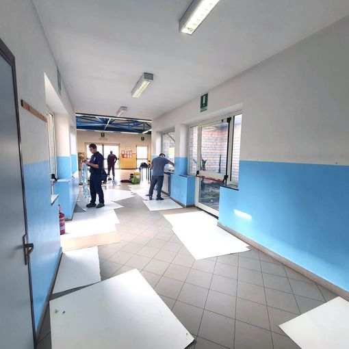 Prosegue la tinteggiatura delle scuole di Momo