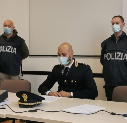 Stroncato il giro della &quot;coca&quot; in città: 12 misure cautelari, 25 indagati e 100 consumatori. Al centro un bar cittadino - TUTTI I VIDEO