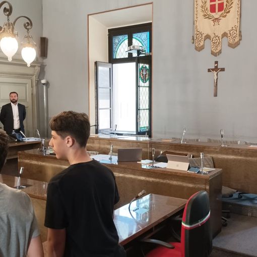 Consiglio Comunale di Novara: l'opposizione non parteciapa al minuto di silenzio per Silvio Berlusconi