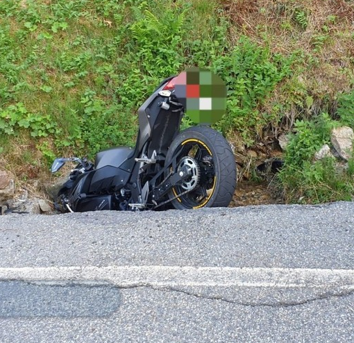 Perde il controllo della moto, 23 novarese trasportato in ospedale in codice giallo