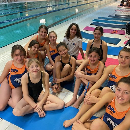 Cresce la pattuglia delle &quot;ondine&quot; Libertas agli italiani di nuoto sincronizzato