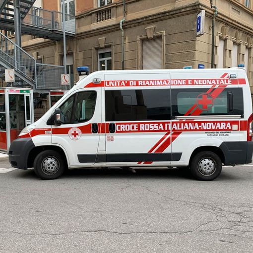 La bimba ha fretta di nascere, parto in ambulanza a Trecate