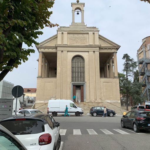 Omicidio-suicidio di Lumellogno, venerdì pomeriggio i funerali della coppia