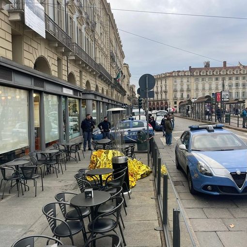 Dal Nord Ovest. Dramma in piazza Castello, uomo precipita sui tavolini di un dehors e muore Condividi Facebook Twitter Print WhatsApp