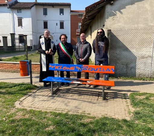 Posate le nuove panchine a Cameri