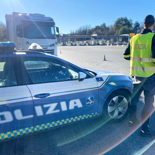 Notizie dal Piemonte. Venaria (To), guida per 6 km contromano in tangenziale, fermato dalla Stradale