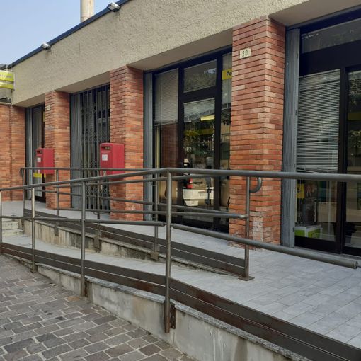 L'ufficio postale di Borgomanero riapre con una nuova sala consulenza