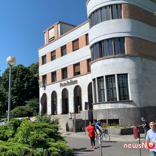 Poste, più veloce il ritiro di raccomandate e pacchi negli uffici postali con la prenotazione via App o whatsapp