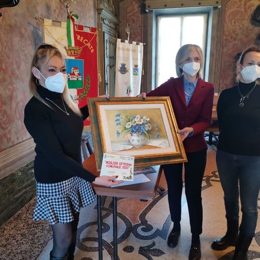 Trecate, premiati i vincitori dei balconi e vetrine addobbate