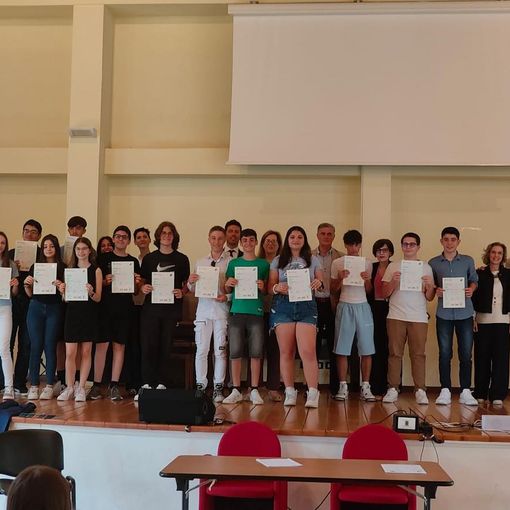 Certificazioni di lingua inglese, premiati gli studenti della scuola media &quot;Cassano&quot;