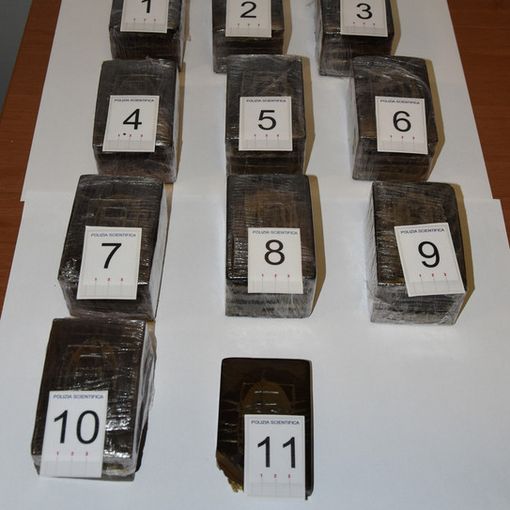 Cronaca nord-ovest: Cinque chili di hashish nascosti in auto: arrestato un 40enne