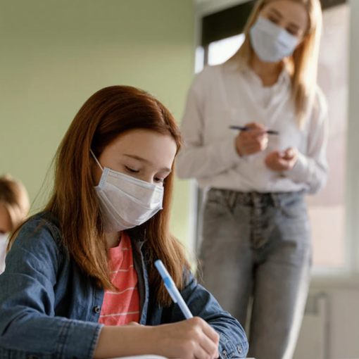 “La mascherina a scuola si sarebbe potuta togliere prima, investendo su ventilazione meccanica”