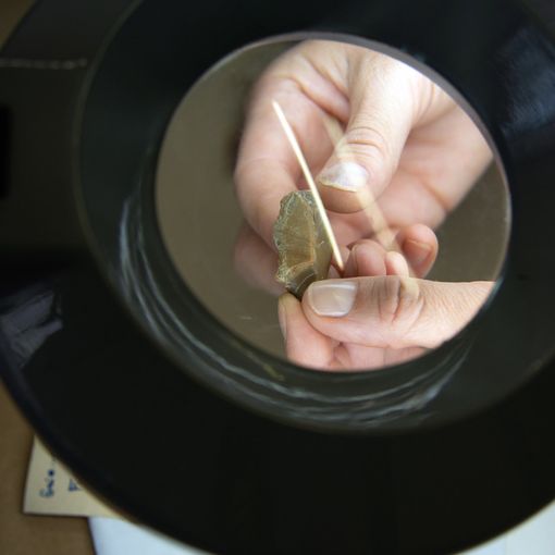 Nuovo ritrovamento inatteso dallo scavo archeologico:  «Un'anfora per la conservazione dell'olio, è la prima in Piemonte»