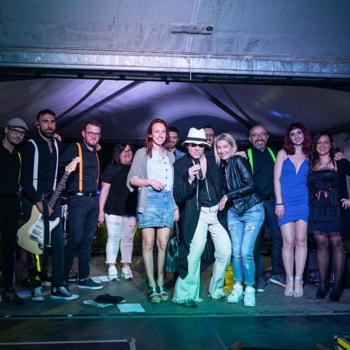 Tanta gente a Trecate per il tributo a Celentano
