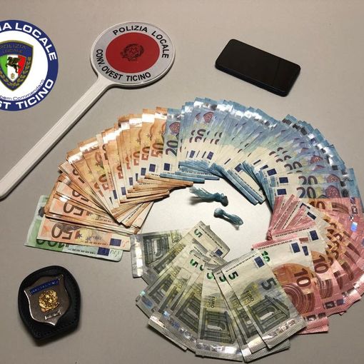 Trecate, il cane della Polizia Locale fiuta la droga nell'auto: 25enne marocchino denunciato