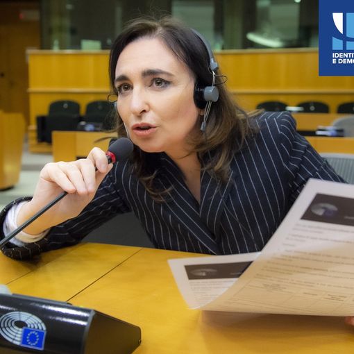 ''Etichette del vino: la Commissione europea rispetti gli atti di Parlamento e Consiglio''