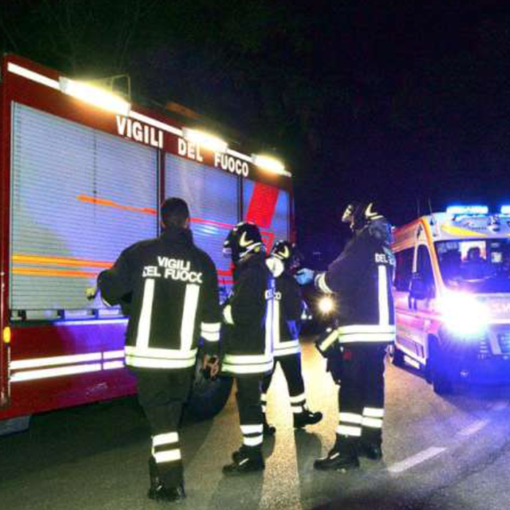 Camion si ribalta e schiaccia un'auto: morto un 38enne che tornava dal lavoro