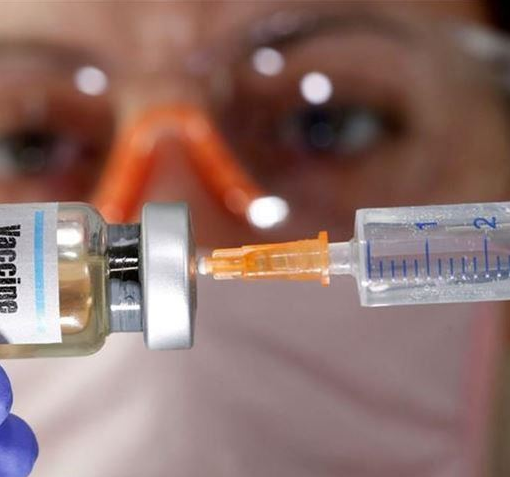 Via libera dell’Aifa a terza dose per immunodepressi, over 80 e ospiti Rsa