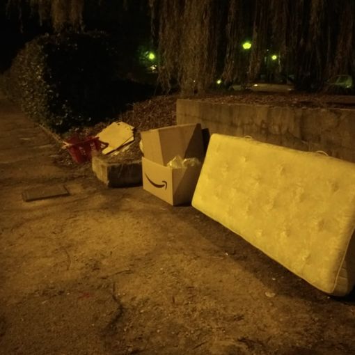 Abbandonavano rifiuti, colti sul fatto dalla Polizia Locale