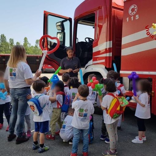 Gli scolari del Sacro Cuore in visita al Comando dei Vigili del Fuoco