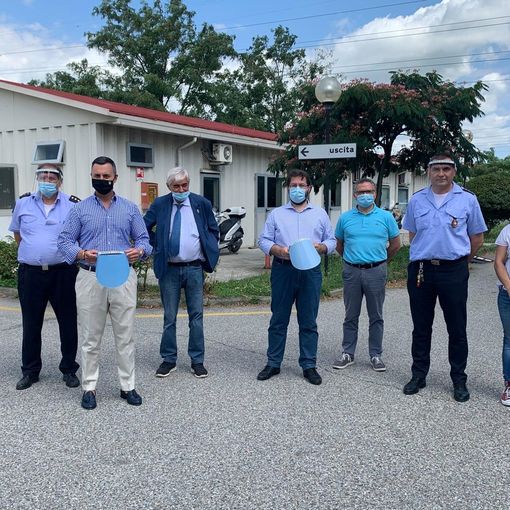 L’Istituto Omar dona Visiere protettive alla Polizia Locale