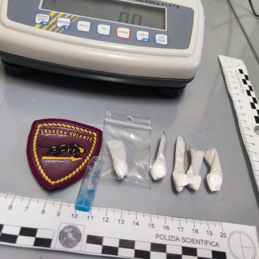 Arrestato giovane con droga e oggetti rubati a Novara