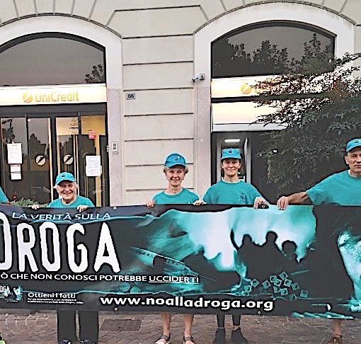Gazebo per un “Mondo Libero dalla Droga” ad Arona