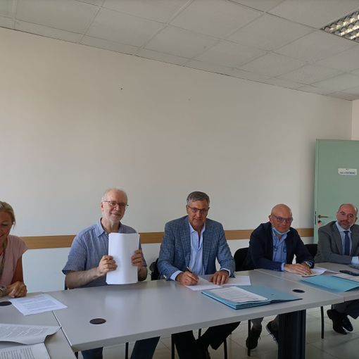 Foto dell'accordo siglato nella sede dell'Assessorato regionale alla Sanità