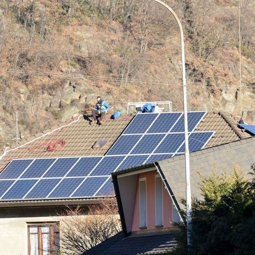 Energia in Piemonte: crollo dei consumi e CO2, boom di produzione da rinnovabili