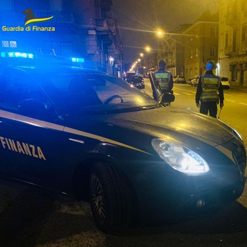 Traffico di prodotti contraffatti nei mercati di Piemonte, Liguria e Lombardia: indagate 17 persone