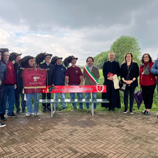 Cameri: inaugurata una panchina dedicata ai Bersaglieri