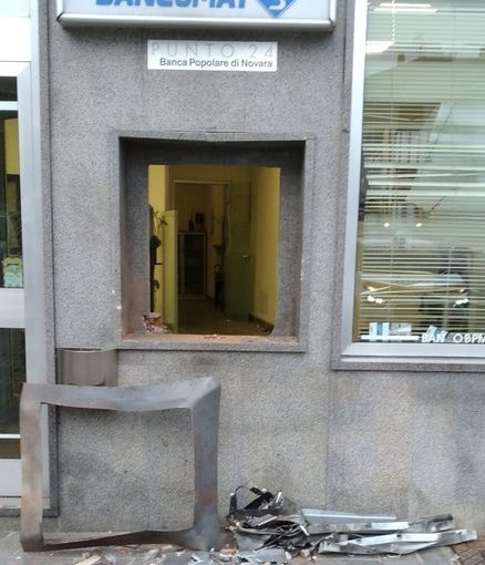 Cronaca Nord-Ovest. Colpo con l'esplosivo al bancomat